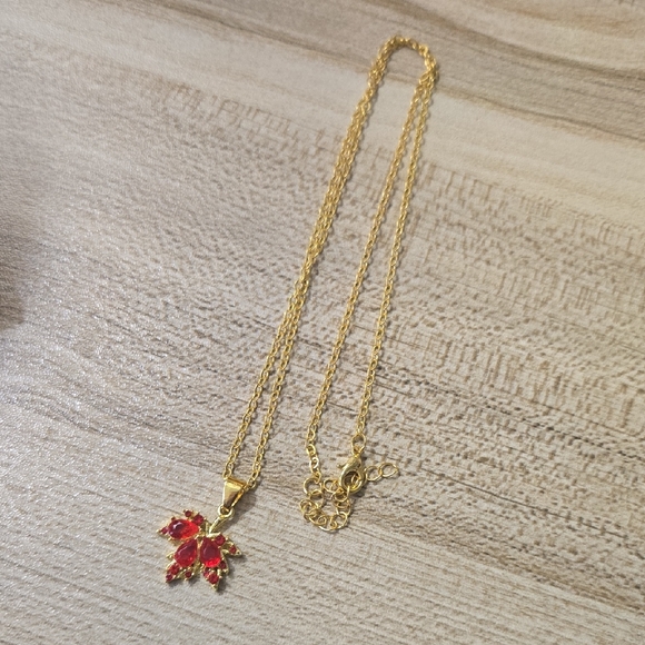 Vintage Gold Tone Necklace with Red Gemstone Maple Leaf Pendant💫 - Picture 1 of 4